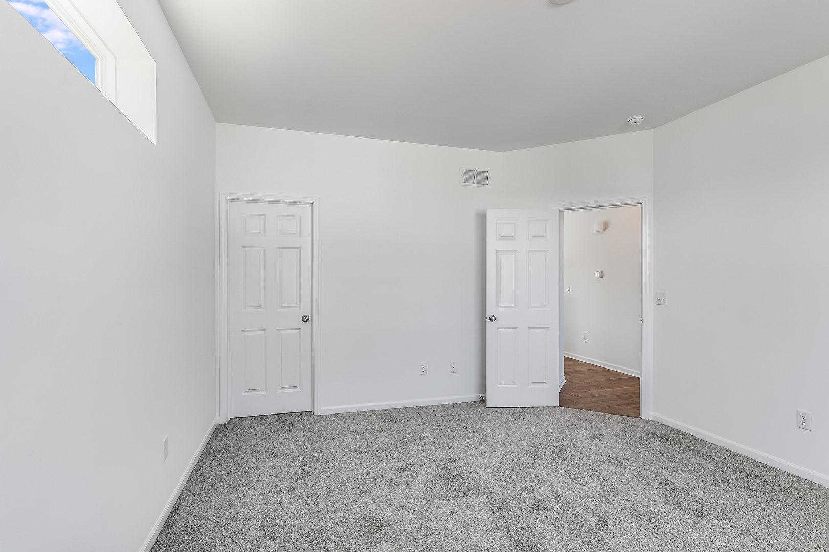 460 Comstock Road South Elgin, IL 60177 - Photo 22 of 31 a view of an empty room