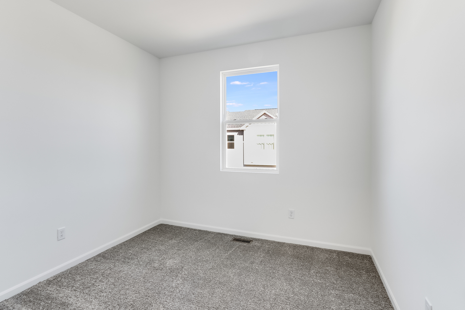 460 Comstock Road South Elgin, IL 60177 - Photo 25 of 31 an empty room with a window