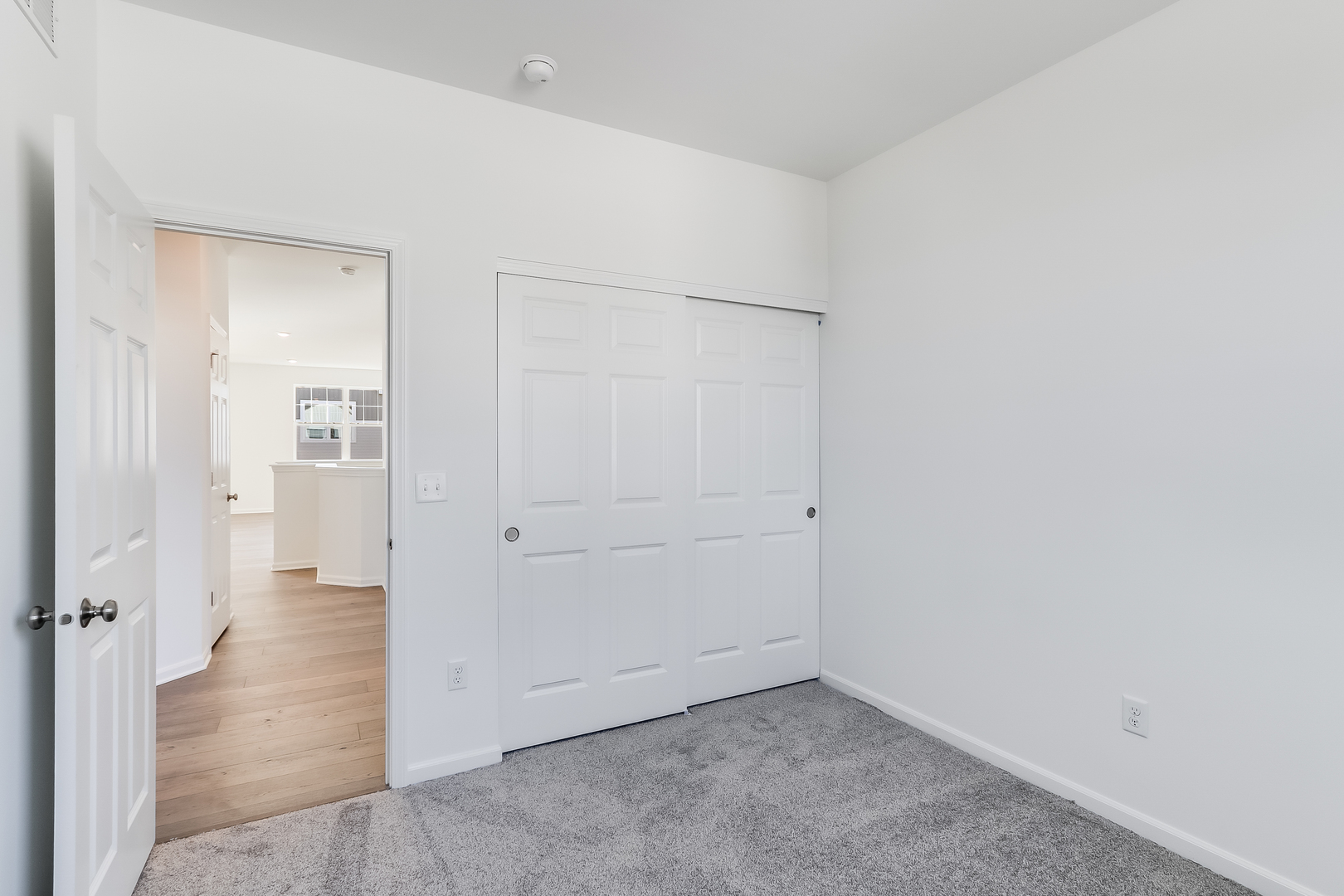 460 Comstock Road South Elgin, IL 60177 - Photo 26 of 31 an empty room with closet