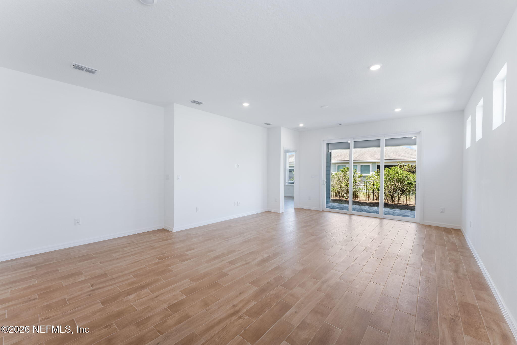 261 Ecliptic Loop Yulee, FL 32097 - Photo 19 of 61 20-web-or-mls-Living room