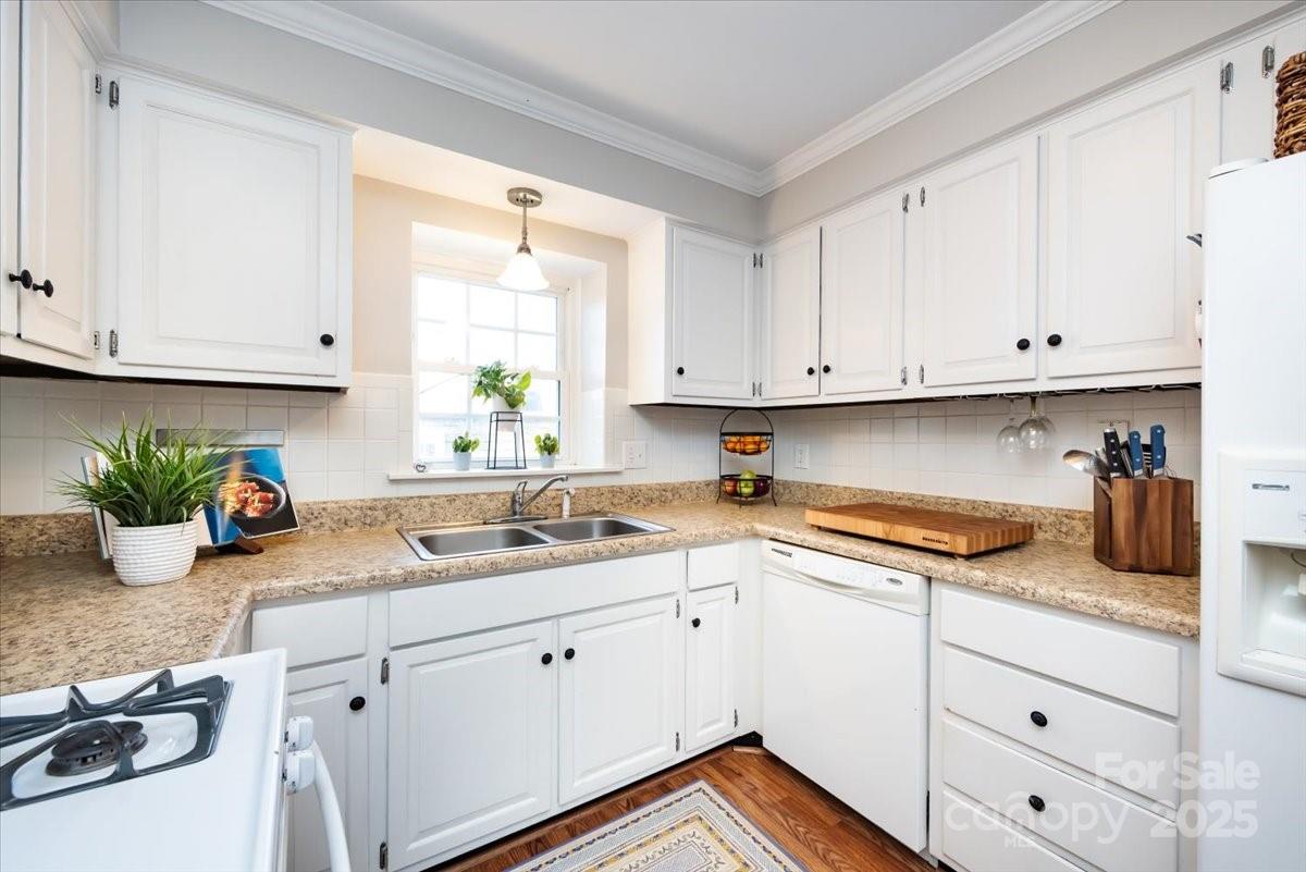 1708 Roxborough Road, Unit H Charlotte, NC 28211 - Photo 13 of 34