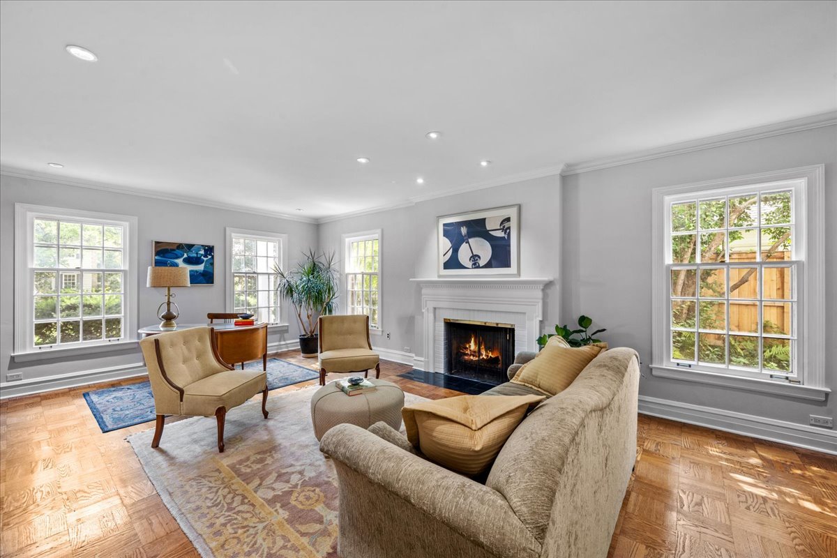 2927 Indianwood Road Wilmette, IL 60091 - Photo 11 of 39