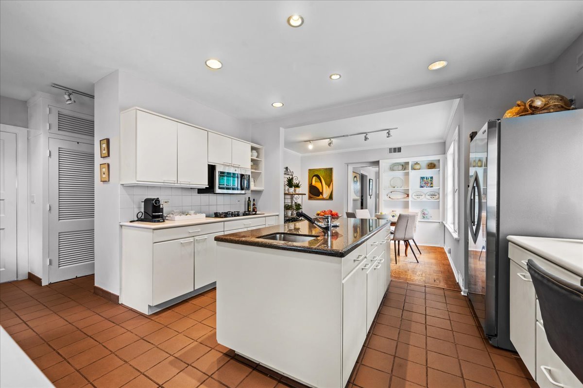 2927 Indianwood Road Wilmette, IL 60091 - Photo 18 of 39