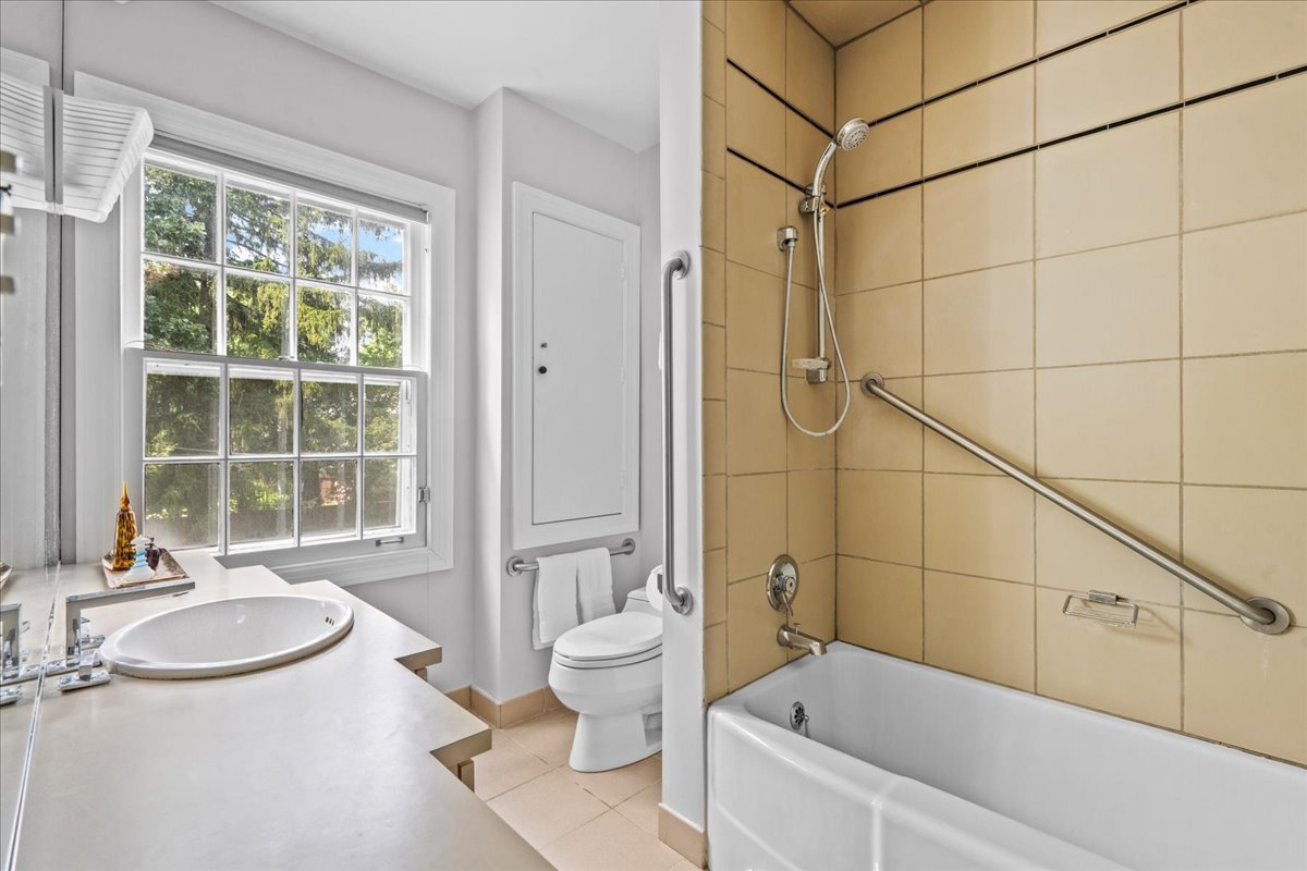 2927 Indianwood Road Wilmette, IL 60091 - Photo 24 of 39