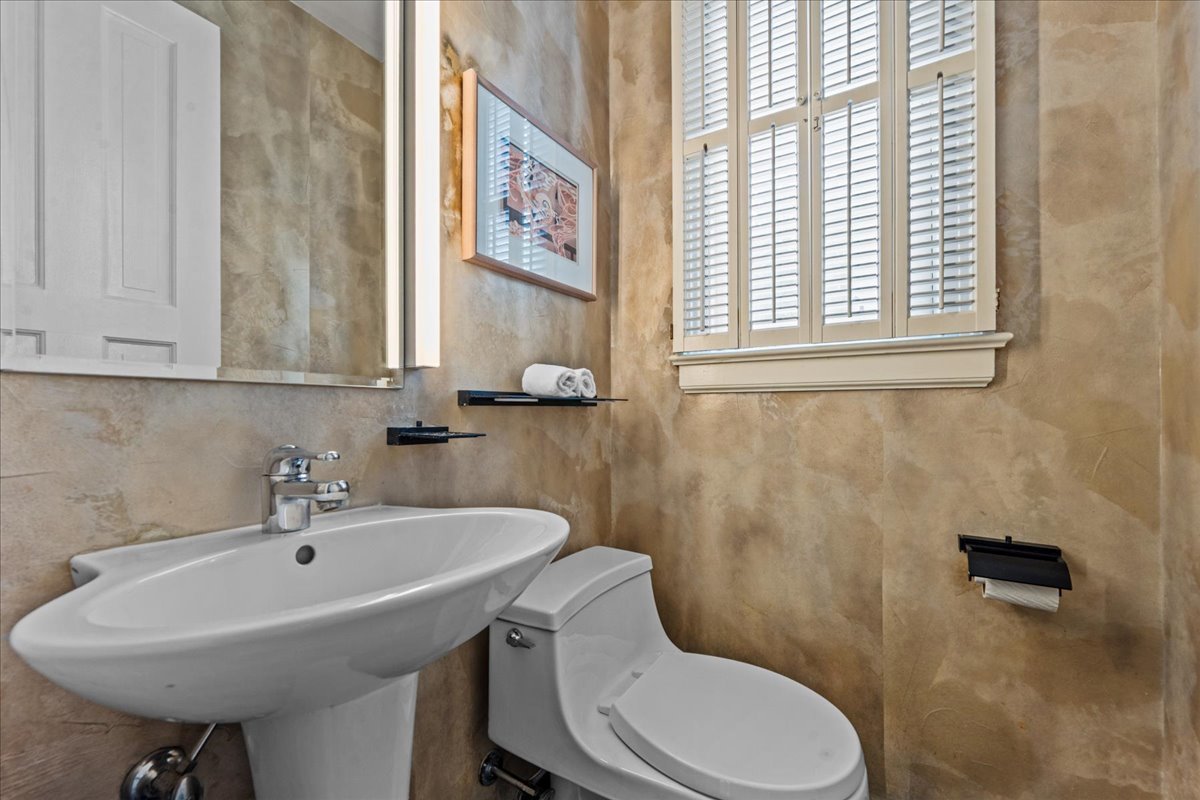 2927 Indianwood Road Wilmette, IL 60091 - Photo 5 of 39