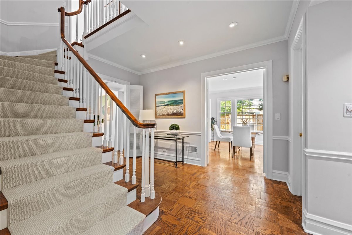 2927 Indianwood Road Wilmette, IL 60091 - Photo 6 of 39