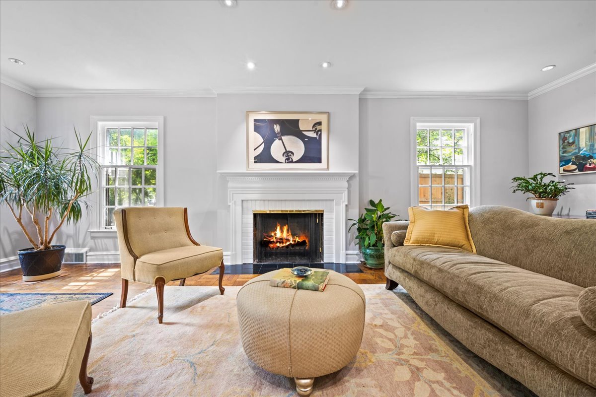 2927 Indianwood Road Wilmette, IL 60091 - Photo 10 of 39