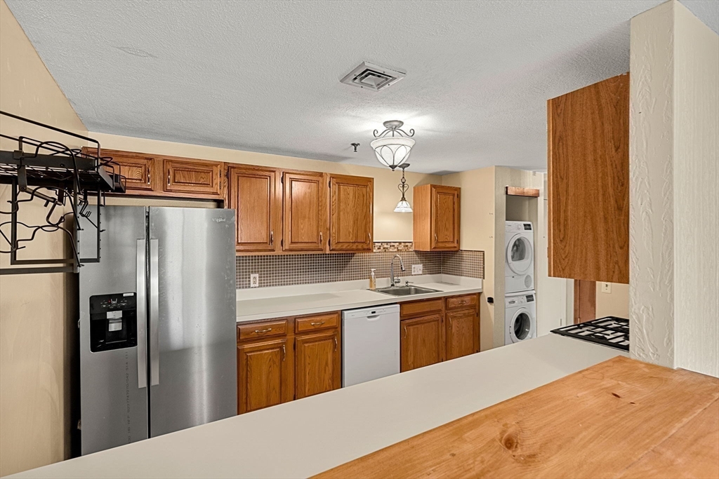 132 West Meadow Road, Unit 18 Haverhill, MA 01832 - Photo 4 of 28 Gallery Image 4
