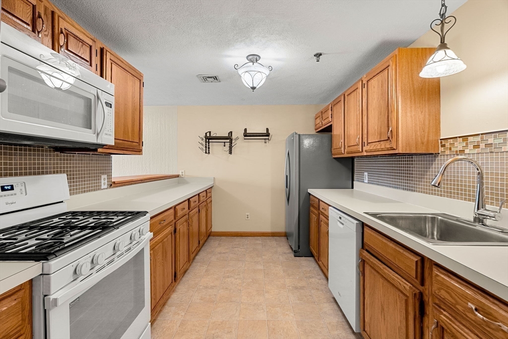 132 West Meadow Road, Unit 18 Haverhill, MA 01832 - Photo 5 of 28 Gallery Image 5