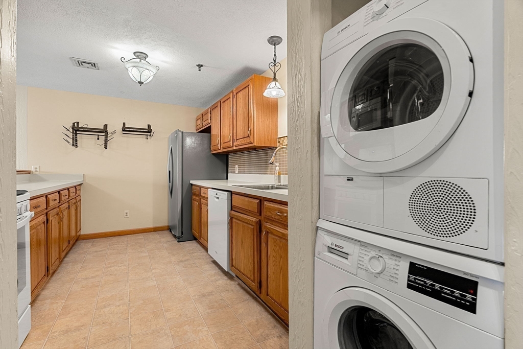 132 West Meadow Road, Unit 18 Haverhill, MA 01832 - Photo 8 of 28 Gallery Image 8