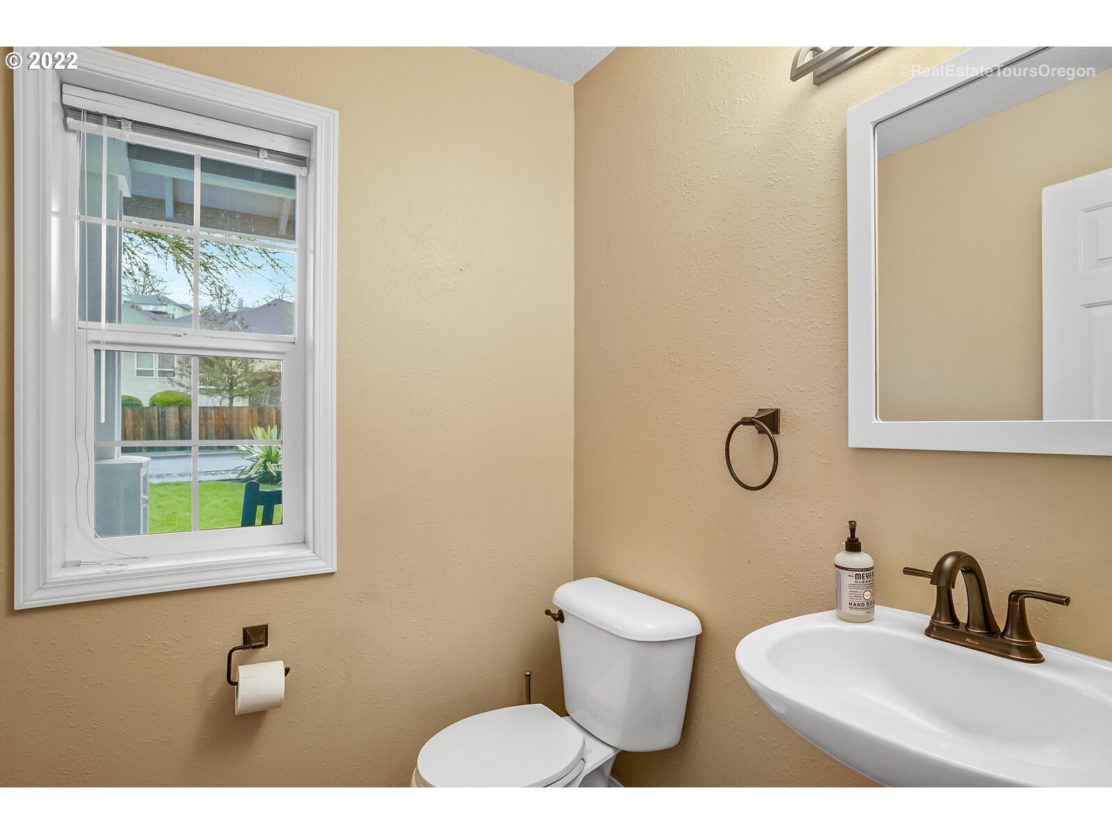 352 Meadow View Road Forest Grove, OR 97116 - Photo 16 of 26 Gallery Image 16