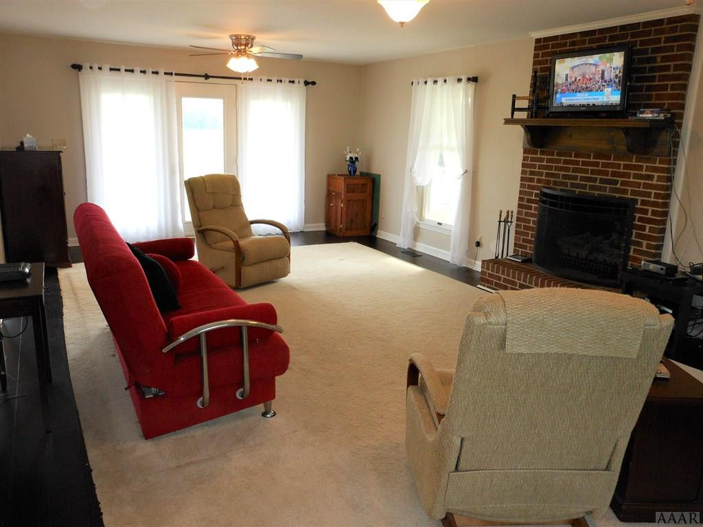 456 Firetower Road Elizabeth City, NC 27909 - Photo 14 of 32 Bright Family Room