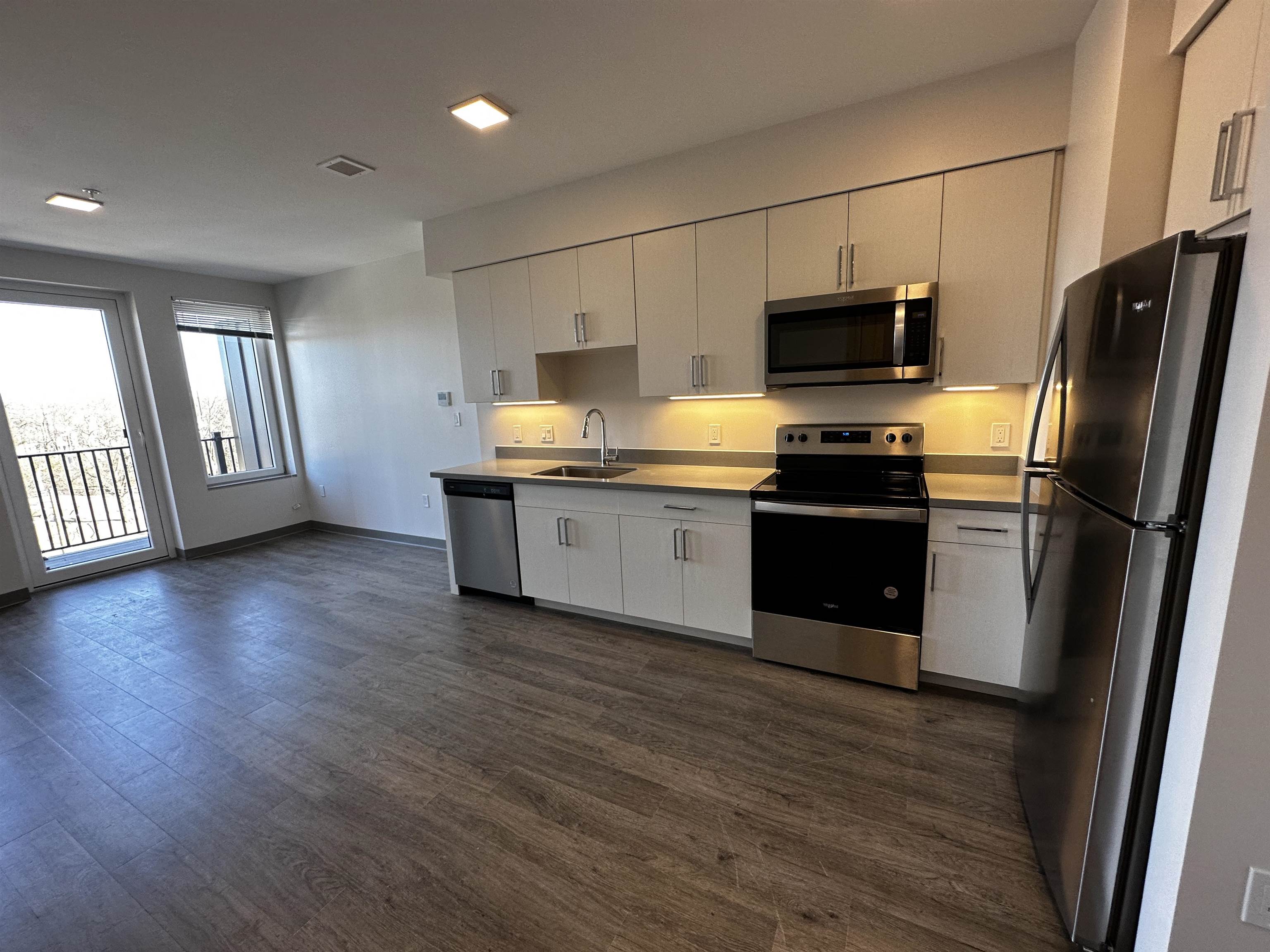 409 Elm Street, Unit 303 Manchester, NH 03101 - Photo 5 of 40