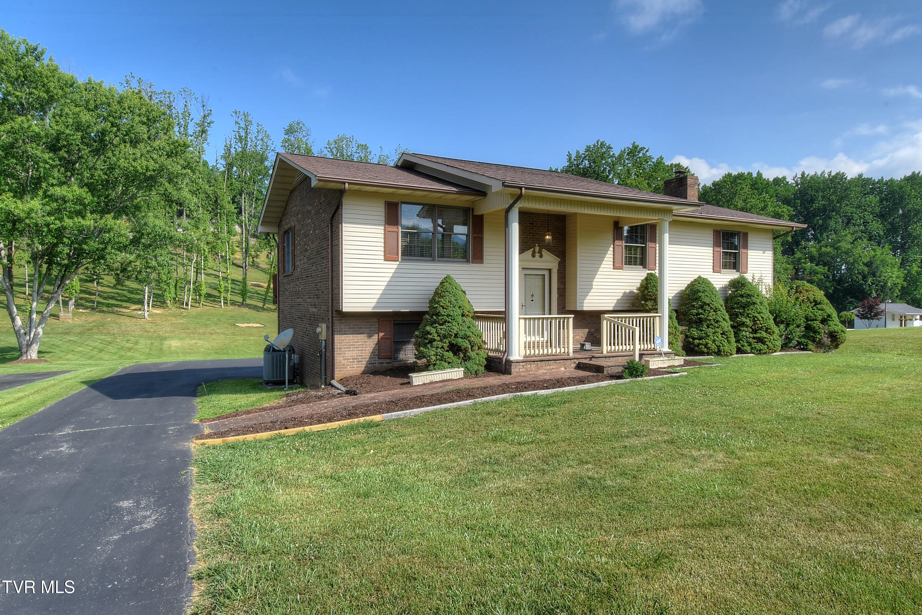 146 Clay Little Road Elizabethton, TN 37643 - Photo 3 of 54 3