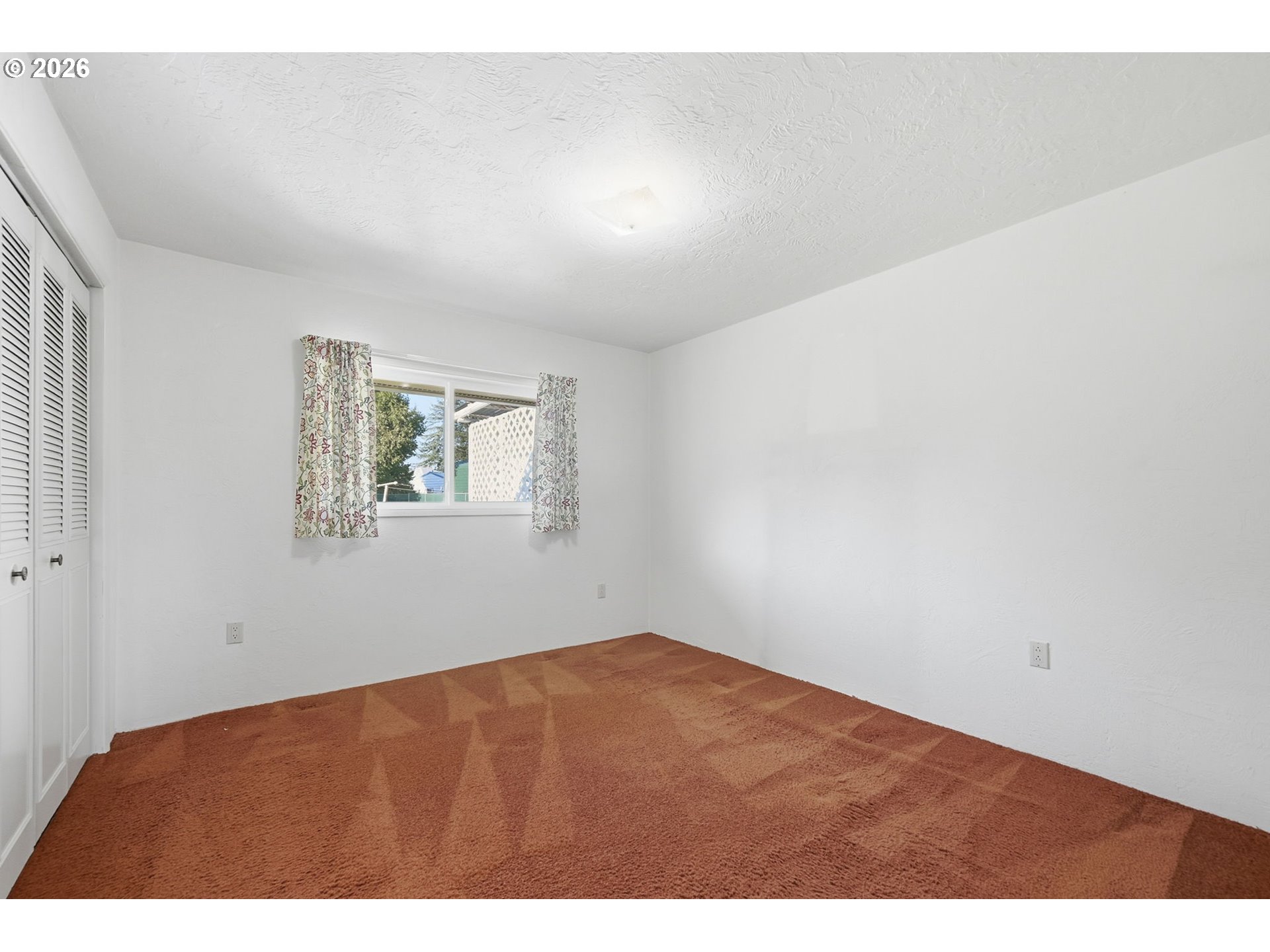 87856 Cedar Flat Road Springfield, OR 97478 - Photo 16 of 37 a view of an empty room