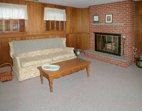 3 Seneca Road Portsmouth, RI 02871 - Photo 4 of 8 Den/Family/Great Room.