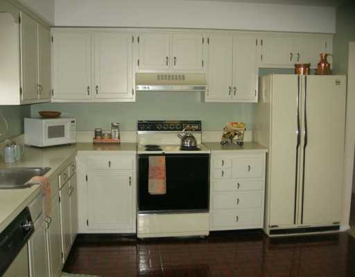 3 Seneca Road Portsmouth, RI 02871 - Photo 5 of 8 Kitchen.