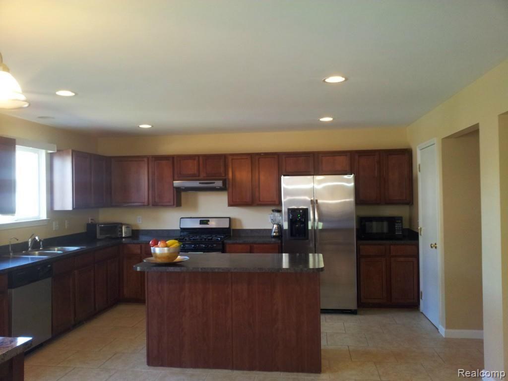1215 Harding Street Detroit, MI 48214 - Photo 2 of 9 Kitchen