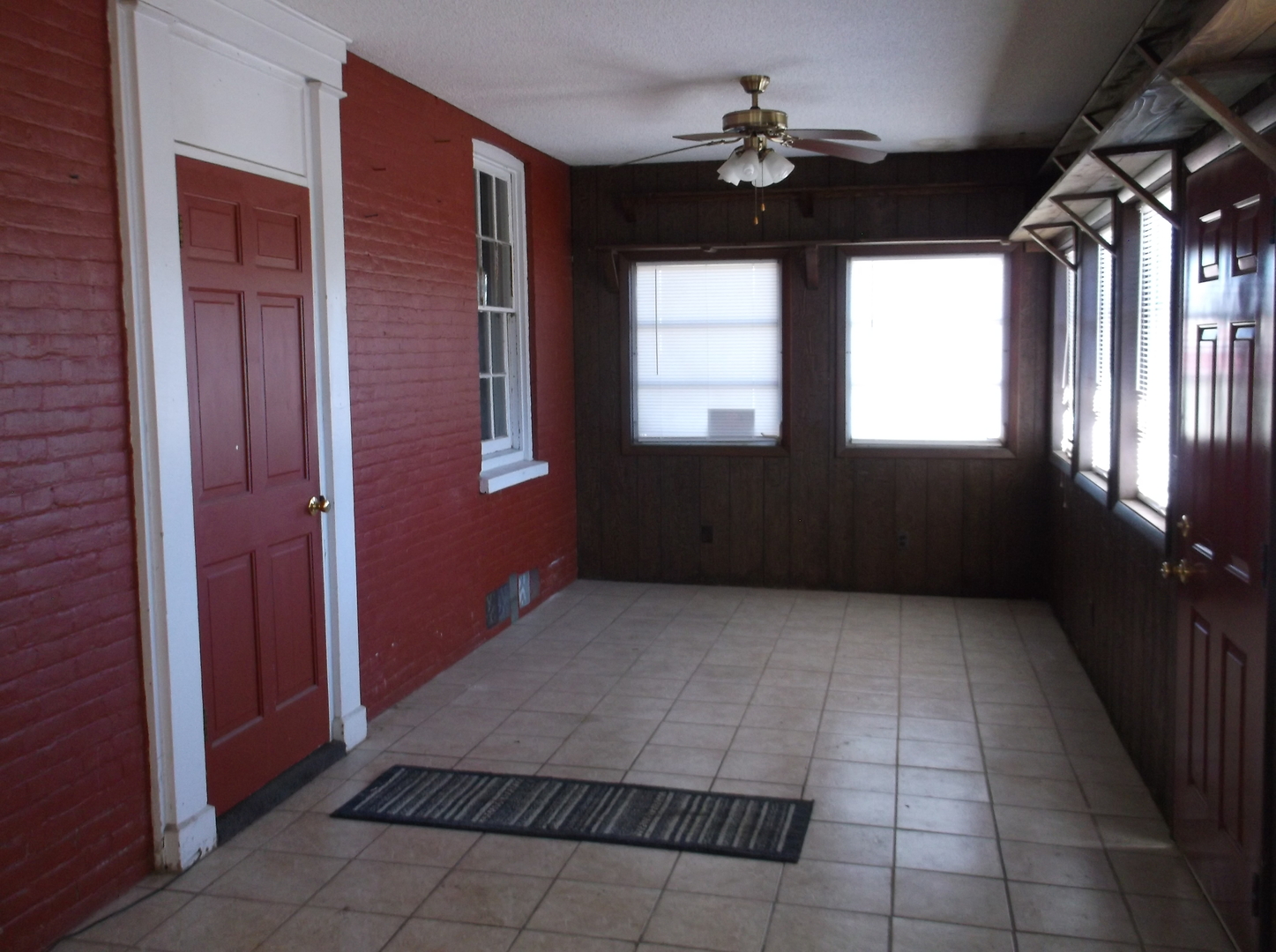 1322 West Peru Street Princeton, IL 61356 - Photo 8 of 15 a view of entryway