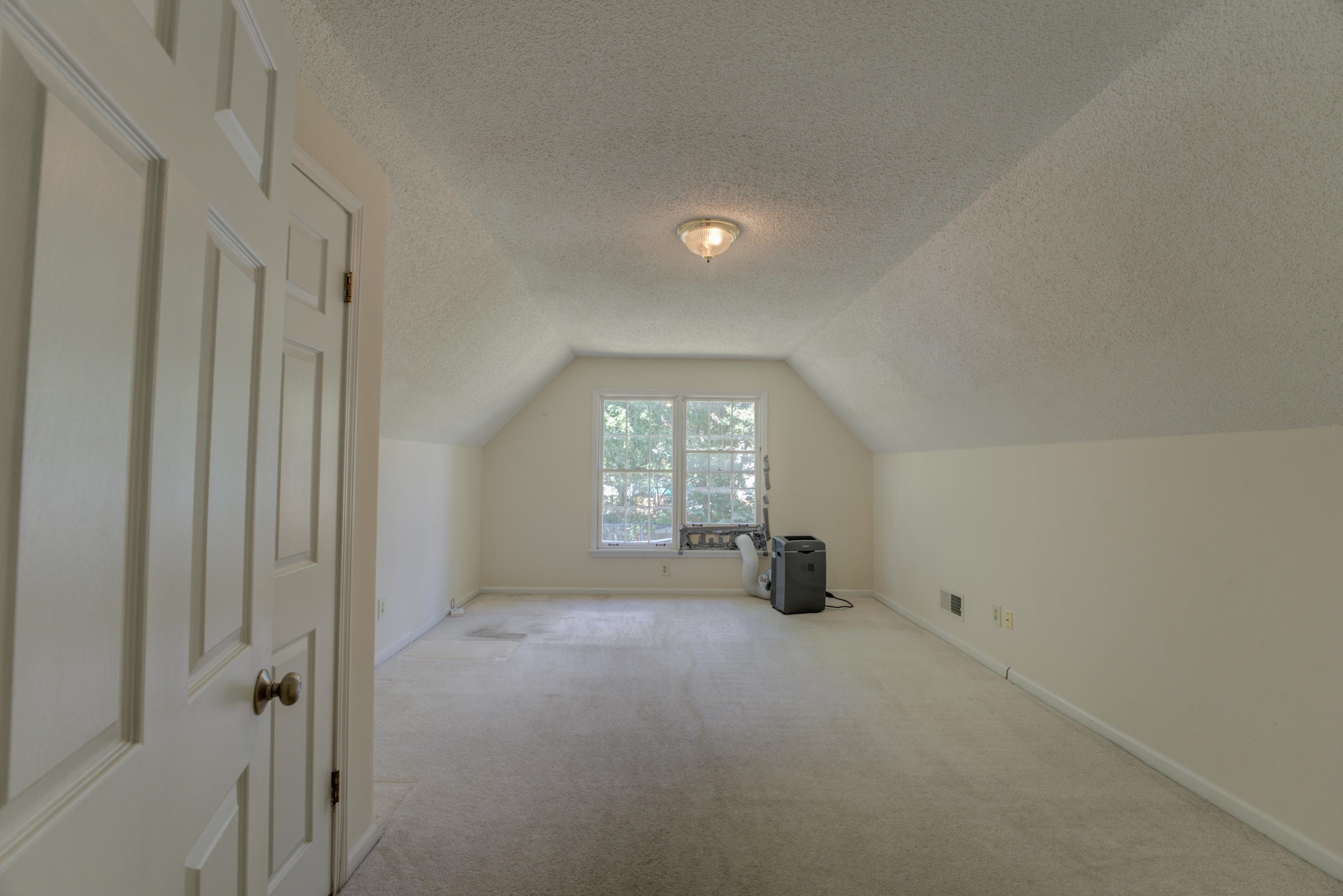 2031 Corbin Road Germantown, TN 38139 - Photo 18 of 27 Bonus room with light colored carpet, a textured ceiling, and lofted ceiling