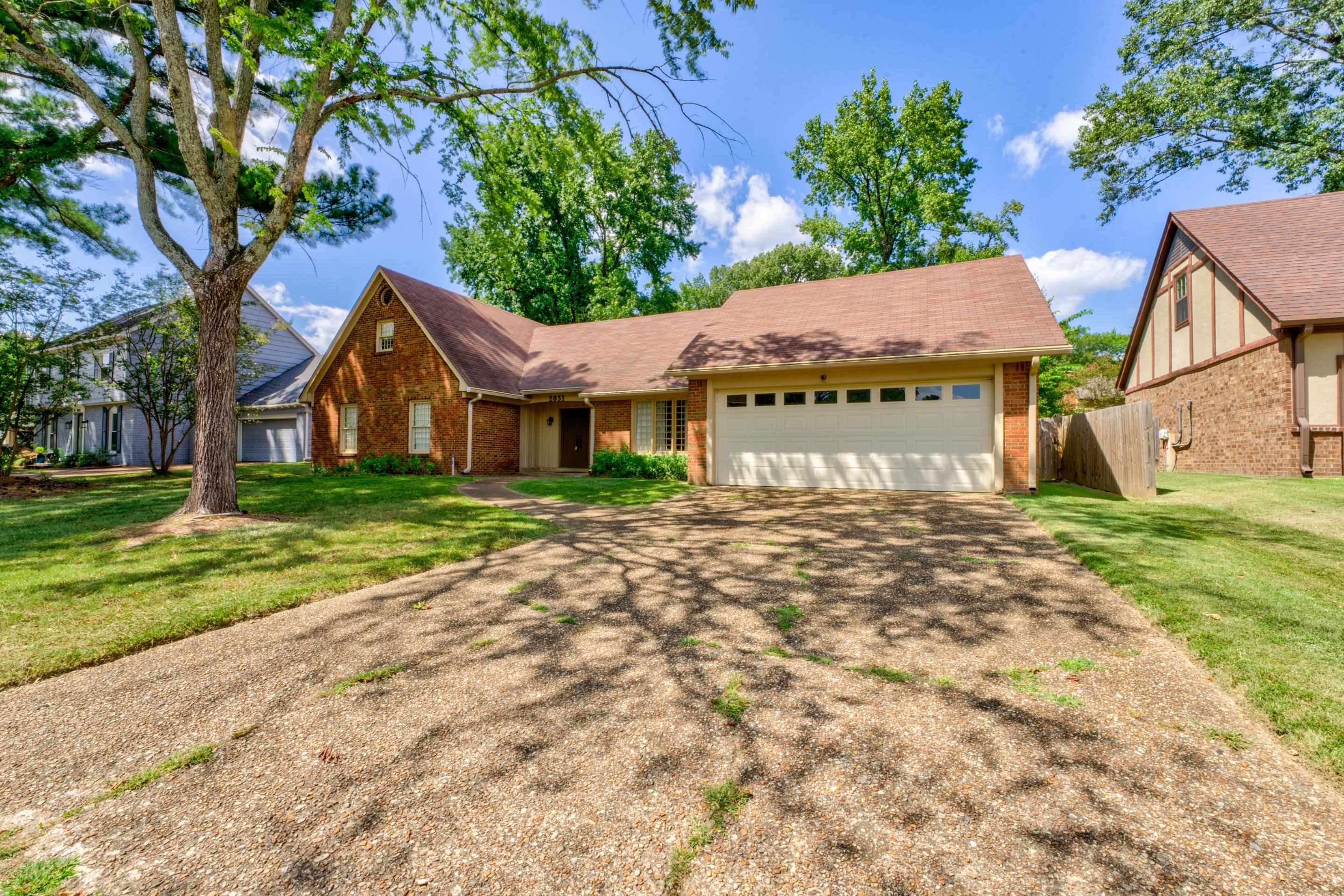 2031 Corbin Road Germantown, TN 38139 - Photo 27 of 27 View of front facade featuring a garage and a front yard