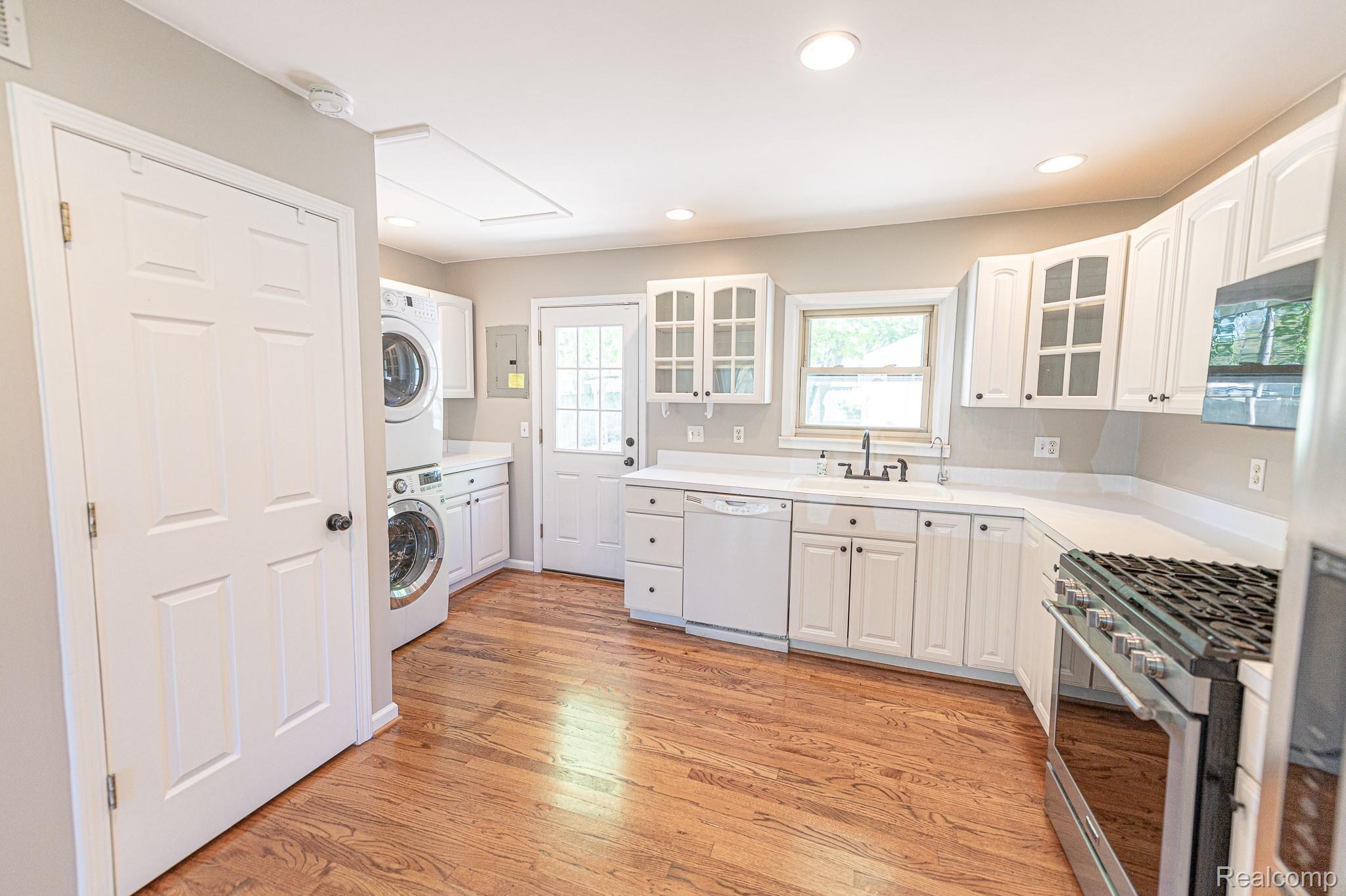 5335 Drayton Road Clarkston, MI 48346 - Photo 8 of 31 HardyMediaCompany-16.jpg