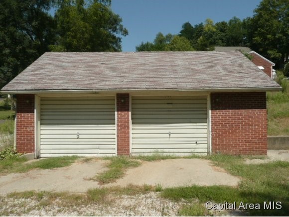 403 West Sheridan Road Petersburg, IL 62675 - Photo 4 of 18 Gallery Image 4