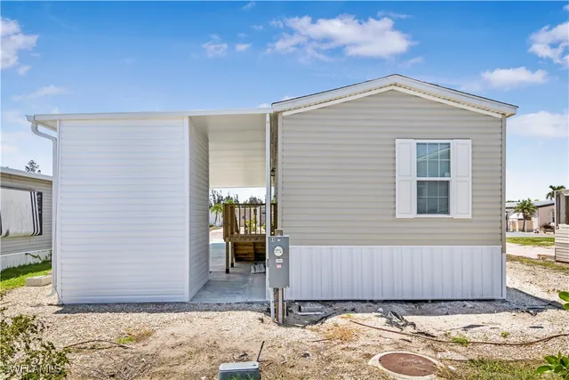 a view of a house with a backyard