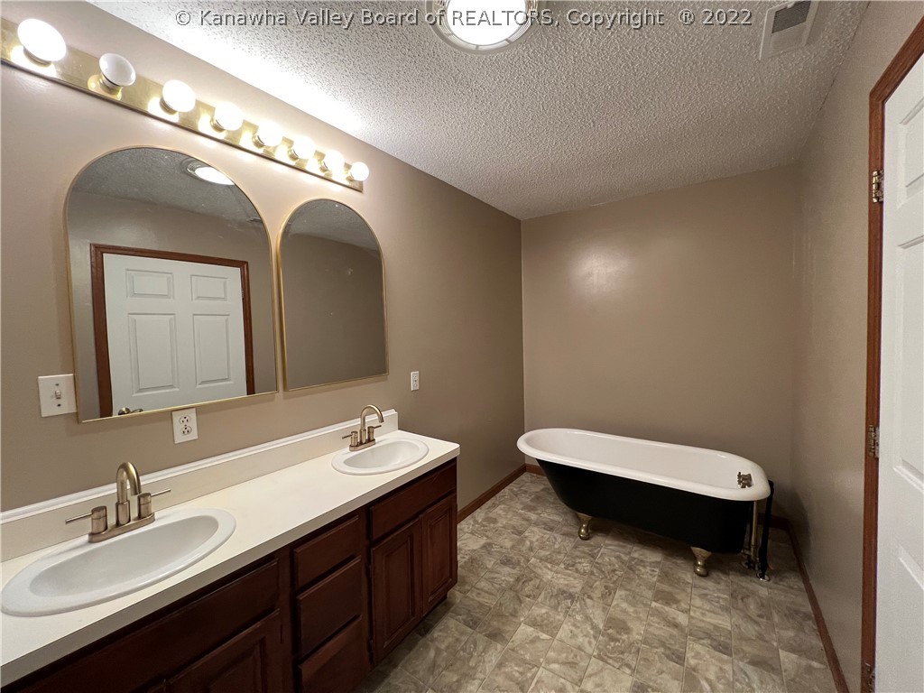 11 Cabin Road Chapmanville, WV 25508 - Photo 12 of 30 Gallery Image 12