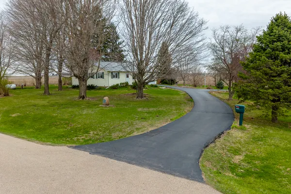 $185,000 | 19332-1950 County Road 1950 East, Princeton, IL 61356