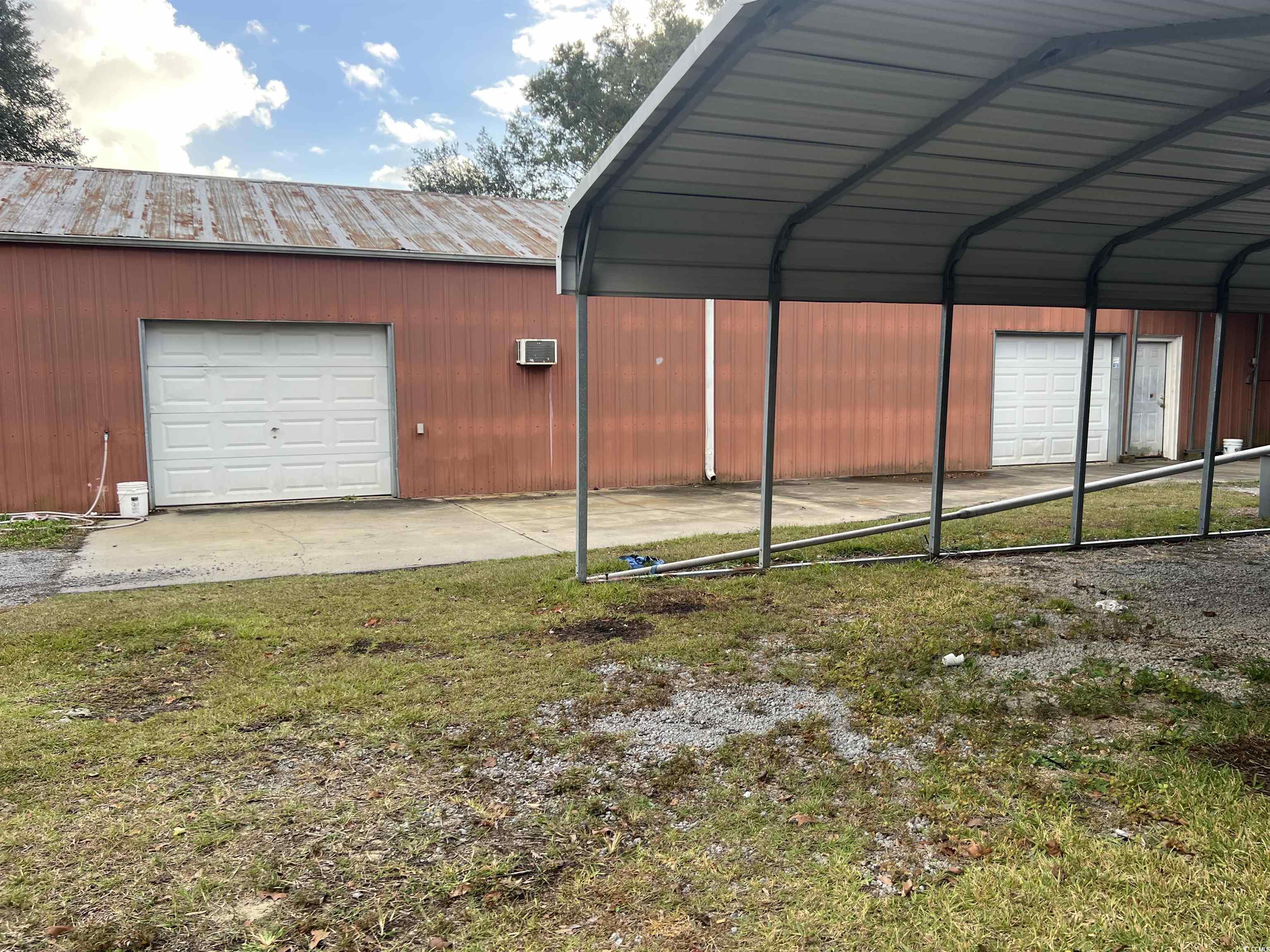 127 County Rd S-22-577 Georgetown, SC 29440 - Photo 10 of 11 Garage with a carport