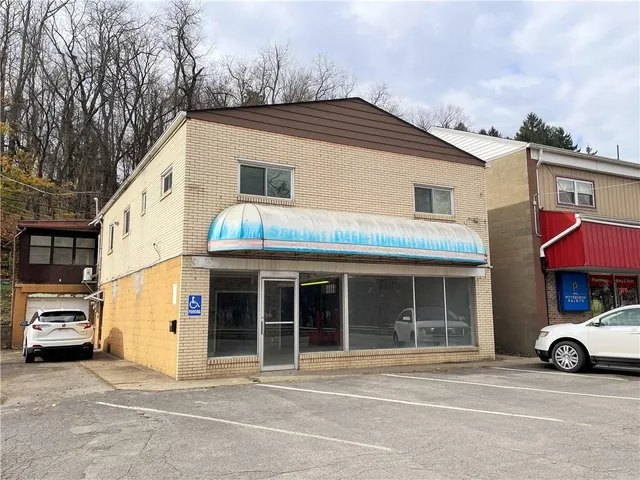 a view of a car park in front of house