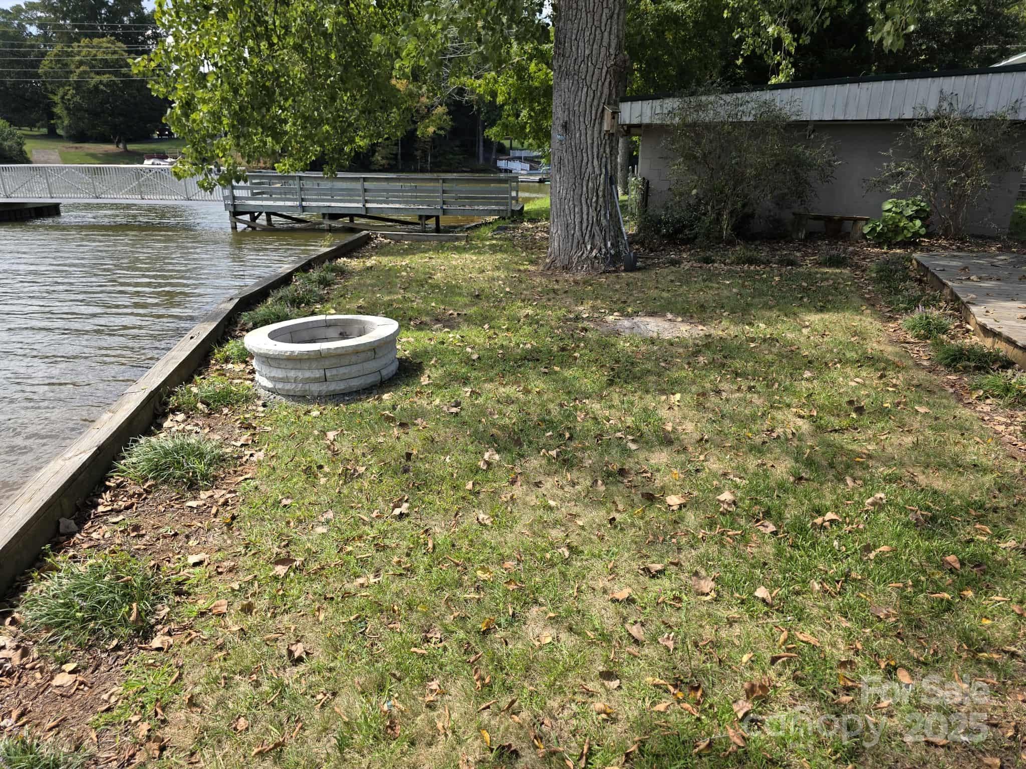 361 Reynolds Road, Unit 7 Lexington, NC 27292 - Photo 15 of 18 a view of a backyard with a fountain