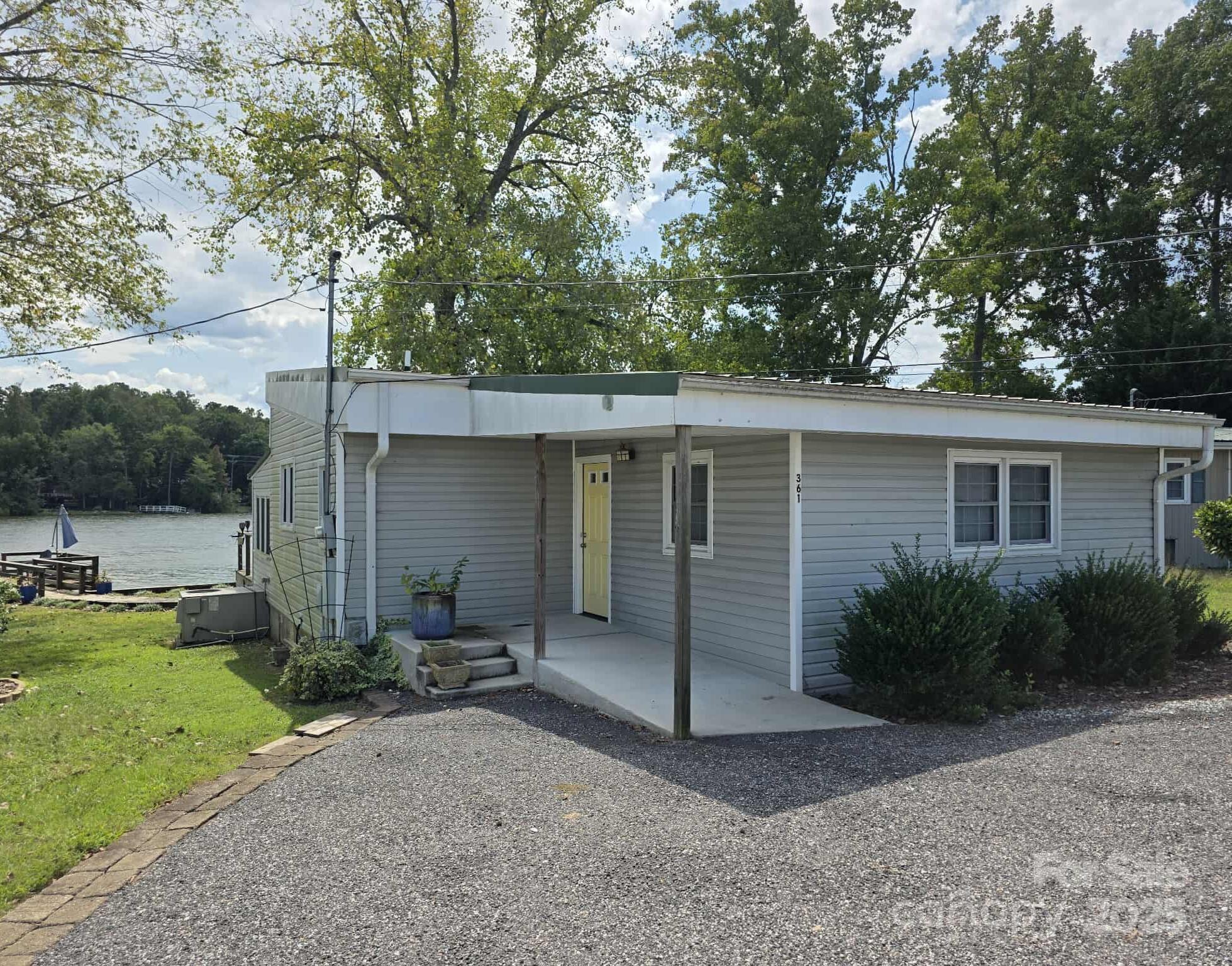 361 Reynolds Road, Unit 7 Lexington, NC 27292 - Photo 3 of 18 a view of a house with backyard and garden