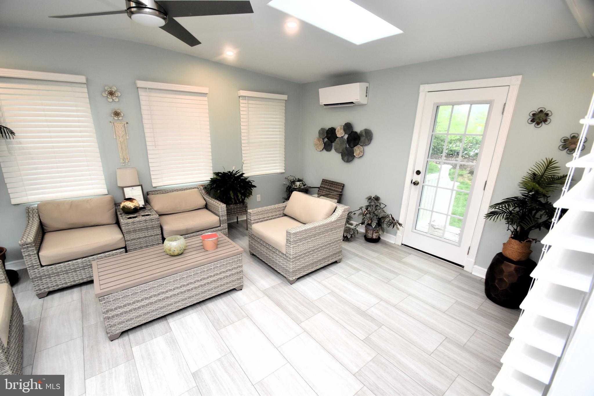 118 Red Pine Circle Newark, DE 19711 - Photo 9 of 32 a living room with furniture and a large window