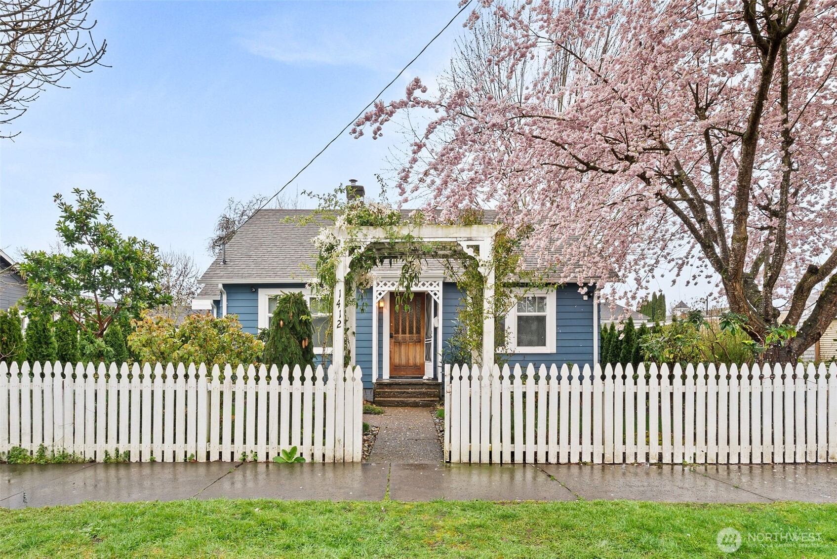 1412 Everett Street Sumner, WA 98390 - Photo 1 of 33