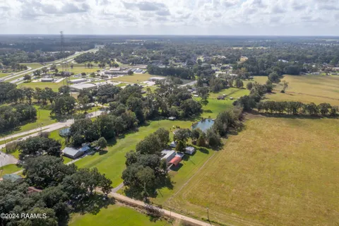 $300,000 | 135 Woodys Lane, Sunset, LA 70584