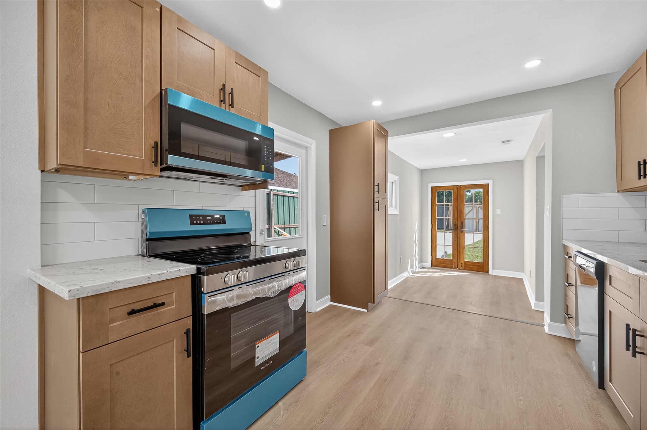 889 Chas Lane Houston, TX 77091 - Photo 6 of 32 a kitchen with stainless steel appliances a stove microwave and sink