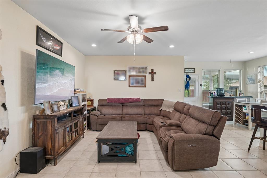 439 Helm Lane Azle, TX 76020 - Photo 6 of 40