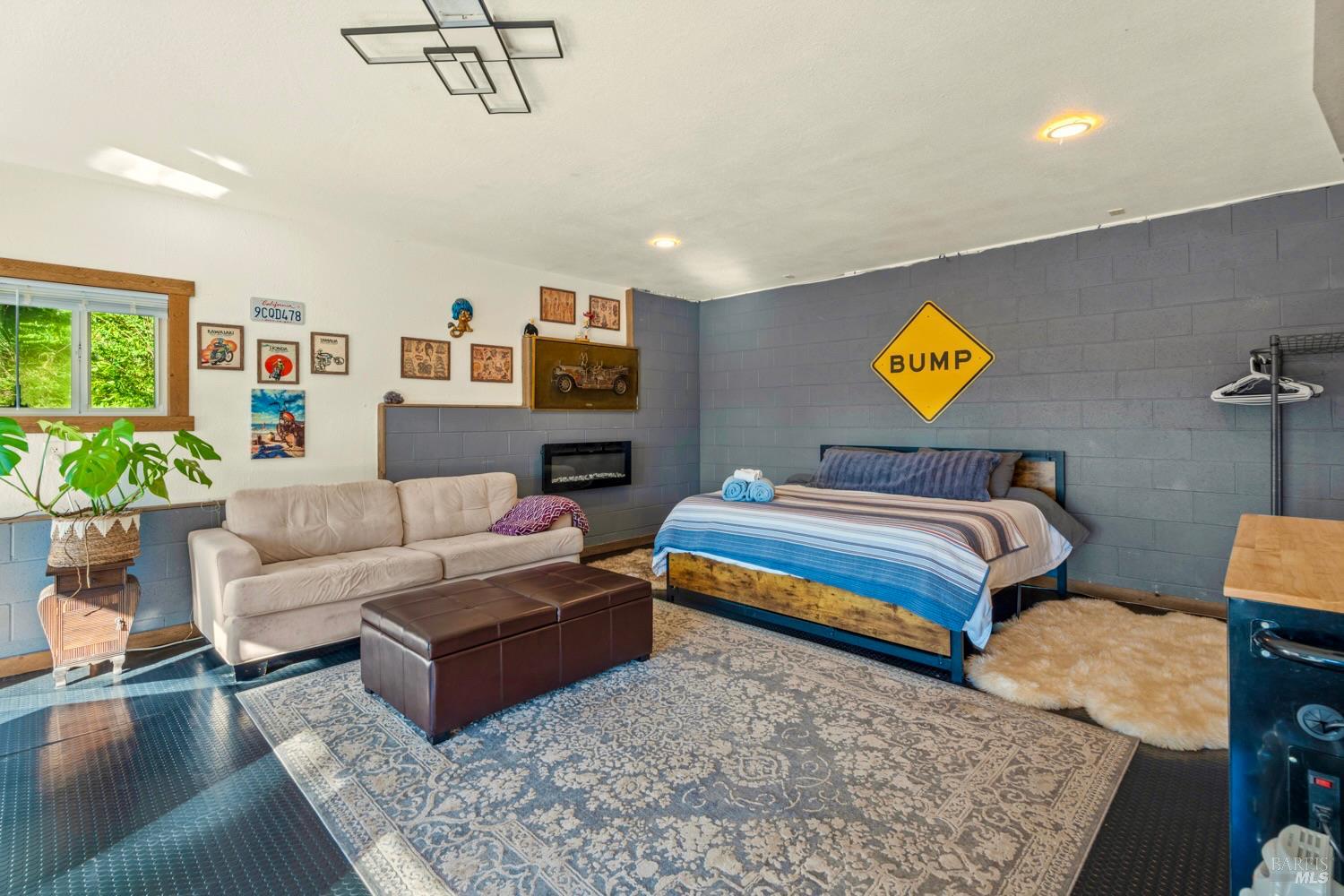 40401 Little River-Airport Road Little River, CA 95456 - Photo 18 of 47 a living room with furniture and a flat screen tv