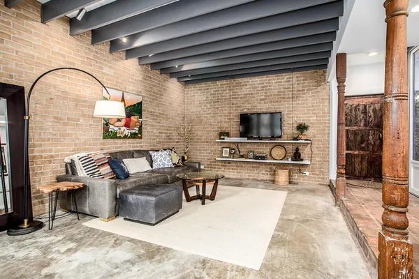 $4,200 | 1942 Indiana Street, Houston, TX 77019