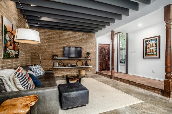 $4,200 | 1942 Indiana Street, Houston, TX 77019