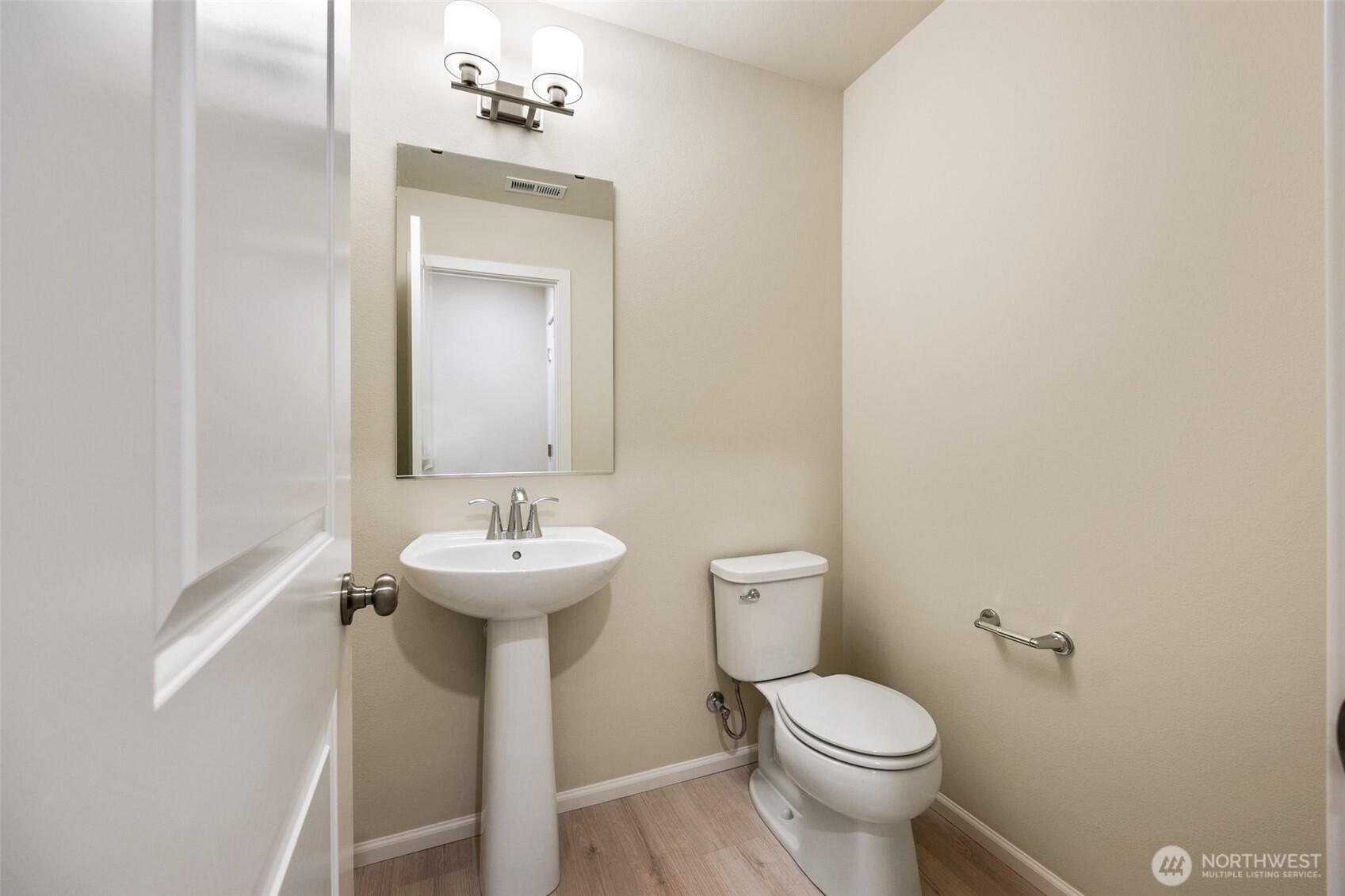 107 Willowbrook Drive Chehalis, WA 98532 - Photo 6 of 30 a bathroom with a sink mirror and toilet