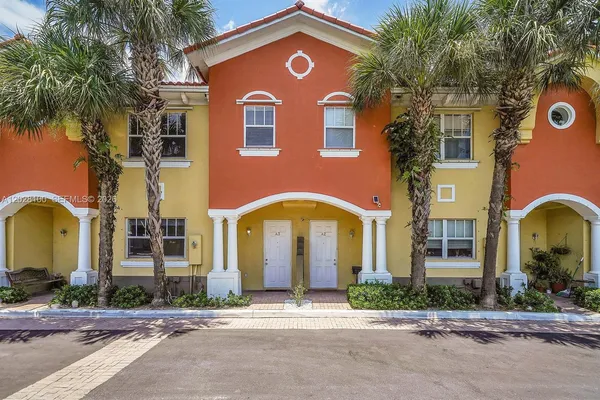 $3,750 | 2620 Pierce Street, Unit A3, Hollywood, FL 33020