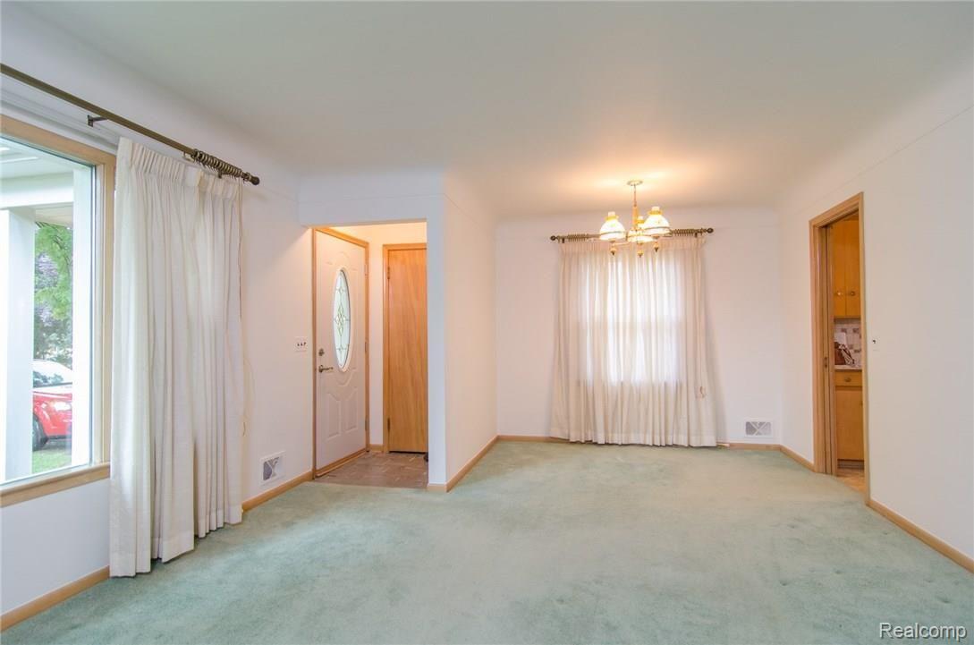10893 Stark Road Livonia, MI 48150 - Photo 5 of 38 GRU_1180.jpg