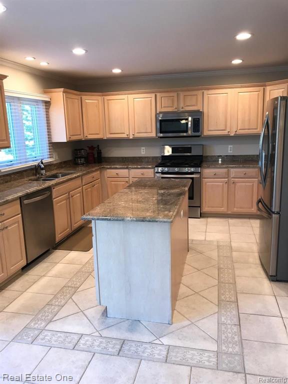 2518 Dover Rochester Hills, MI 48309 - Photo 6 of 29