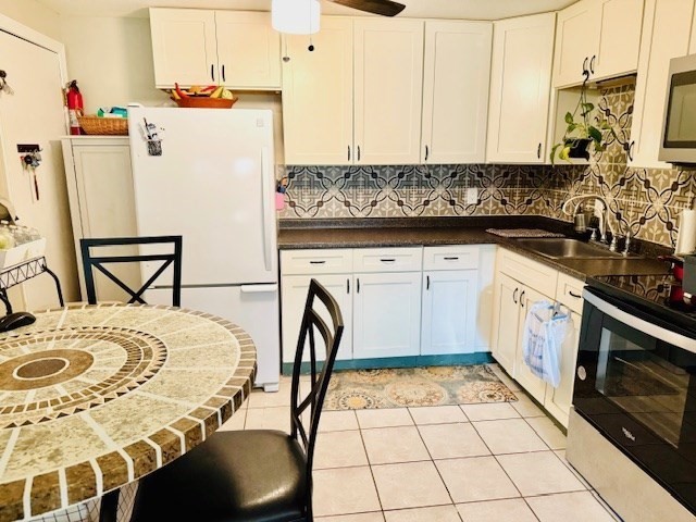 85 Ridgewood Lane, Unit 18 Gardner, MA 01440 - Photo 3 of 13 a kitchen with a stove a sink and a microwave
