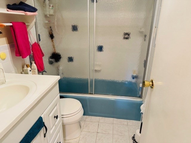 85 Ridgewood Lane, Unit 18 Gardner, MA 01440 - Photo 9 of 13 a bathroom with a sink a toilet and shower