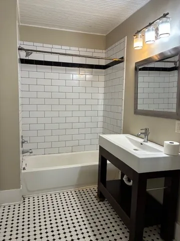 $1,200 | 113 North Walton Street, Unit D, Darien, GA 31305