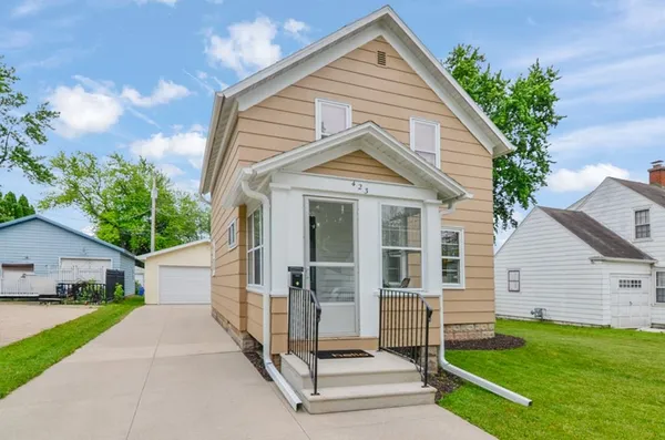 $230,000 | 423 West 7th Street, Kaukauna, WI 54130